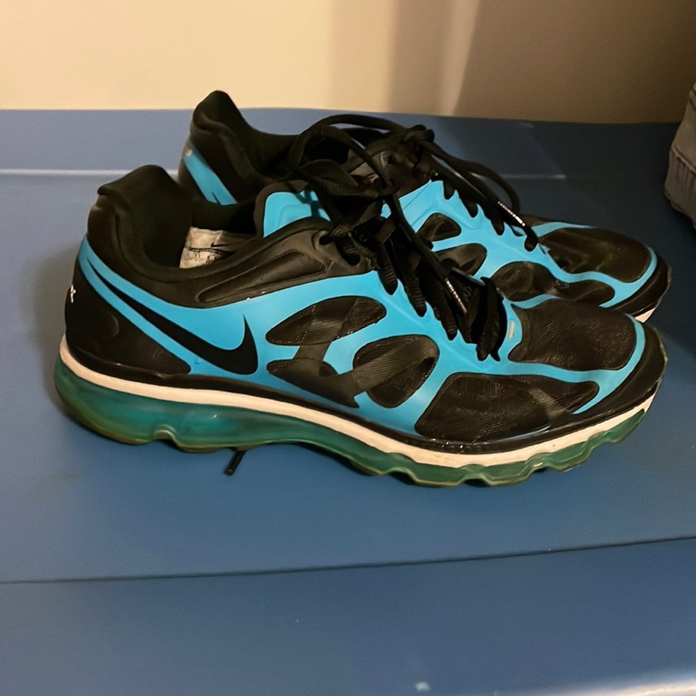Gym shoes